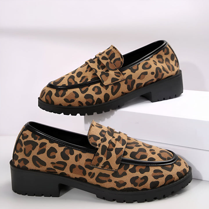 Mocassins pour femmes à motif léopard, tendance et élégants. Chaussures à enfiler avec talon bloc noir. Mode féminine et confort., 45286625870005,45286625902773,45286625935541,45286625968309,45286626001077,45286626033845,45286626066613,45286626099381