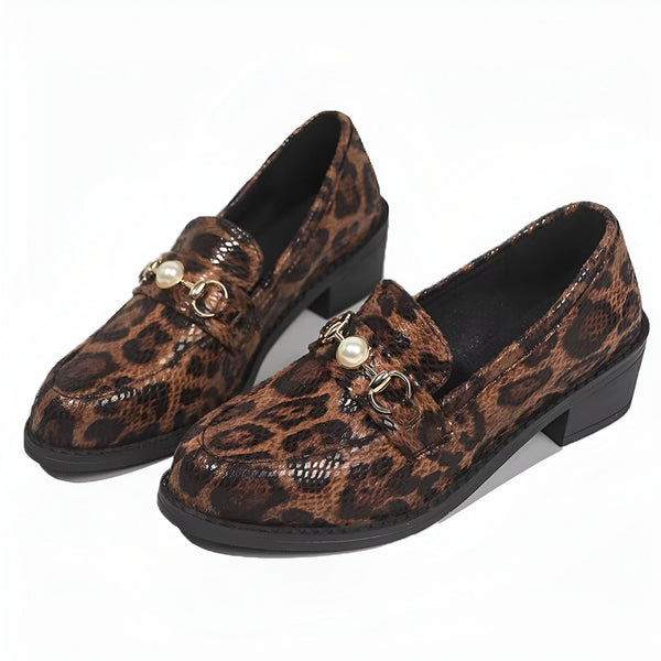 Mocassins léopard pour femme avec talon carré. Détail d'ornement doré avec une perle. Chaussures élégantes à imprimé animal., 45286625345717,45286625378485,45286625411253,45286625444021,45286625476789,45286625509557,45286625542325,45286625575093,45286625607861,45286625640629,45286625673397,45286625706165,45286625738933,45286625771701,45286625804469,45286625837237