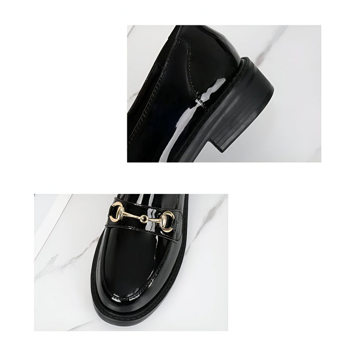 Gros plan sur des mocassins noirs vernis avec détail de mors doré. La vue montre le talon et le dessus de la chaussure., 45286727549109,45286727581877,45286727614645,45286727647413,45286727680181,45286727712949,45286727745717,45286727778485,45286727811253