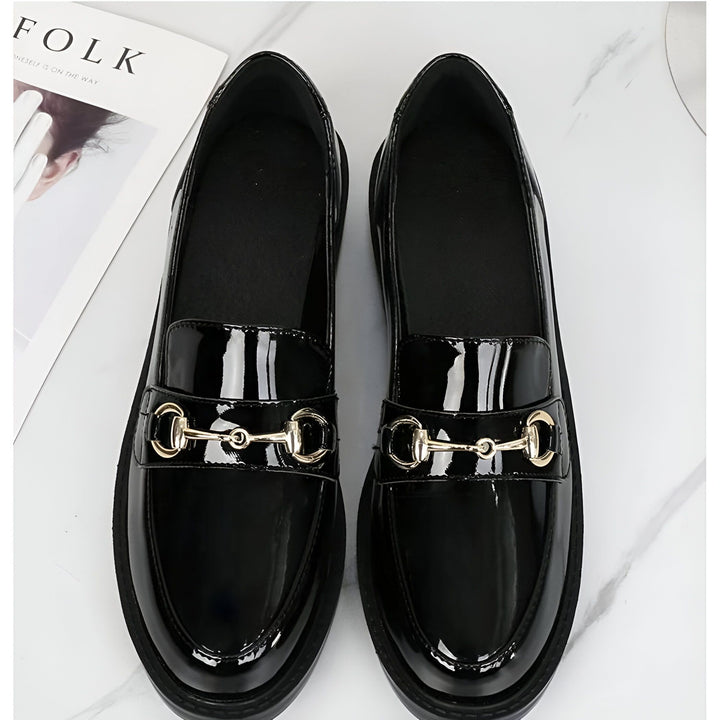 Mocassins noirs vernis pour femmes avec détail de mors doré. Chaussures élégantes et confortables., 45286727549109,45286727581877,45286727614645,45286727647413,45286727680181,45286727712949,45286727745717,45286727778485,45286727811253