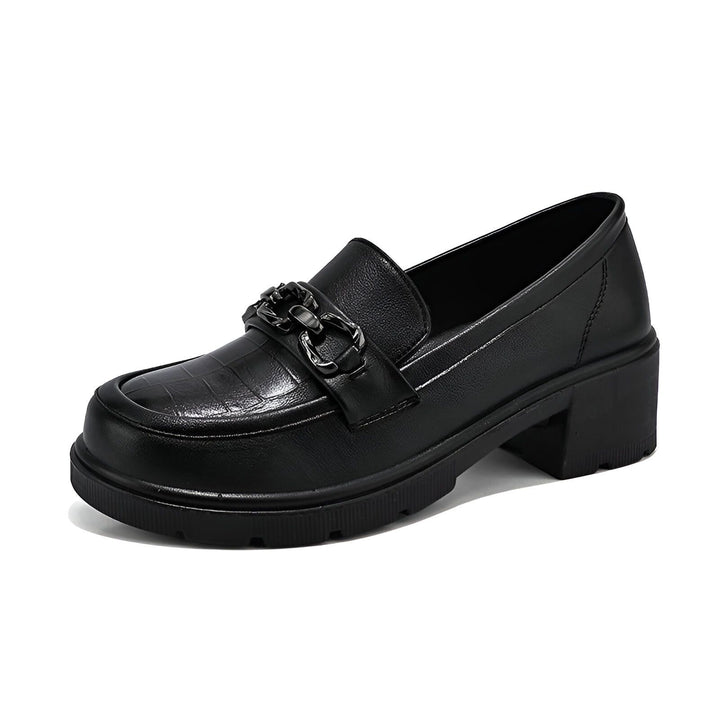 Mocassin noir en cuir à talon épais et orné d'une chaîne décorative. Chaussure élégante et confortable, idéale pour un look chic et décontracté., 45286687834293,45286687867061,45286687899829,45286687932597,45286687965365,45286687998133,45286688030901