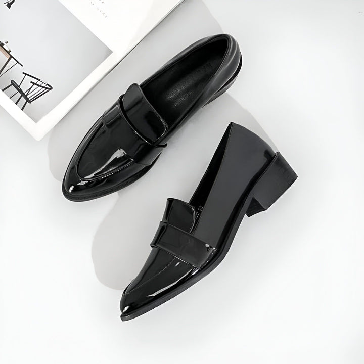 Mocassins noirs vernis pour femmes, style élégant et intemporel, chaussures de ville classiques avec un petit talon. Mode féminine, chaussures confortables et polyvalentes., 45286720340149,45286720372917,45286720405685,45286720438453,45286720471221,45286720503989,45286720536757,45286720569525,45286720602293,45286720635061