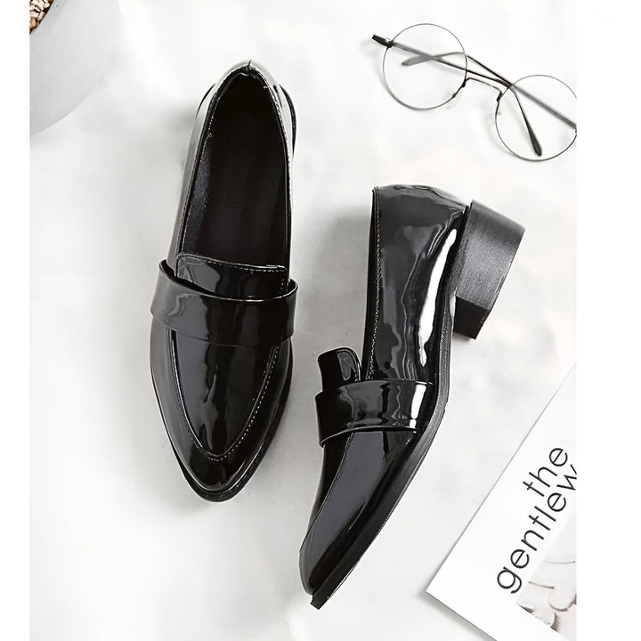 Mocassins noirs vernis pour femmes avec talons, lunettes rondes. Chaussures élégantes et confortables. Mode féminine, chaussures de ville., 45286720340149,45286720372917,45286720405685,45286720438453,45286720471221,45286720503989,45286720536757,45286720569525,45286720602293,45286720635061