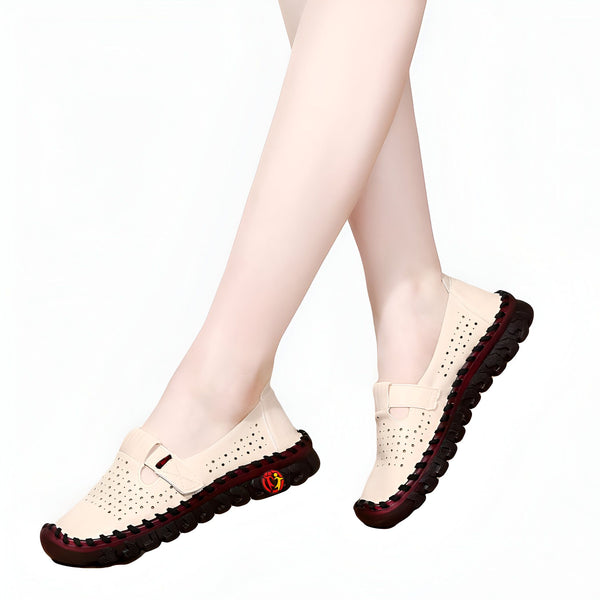 Chaussures d'été beiges perforées pour femmes, portées, avec semelles rouges et fermeture à scratch. Mode décontractée et confort., 45286742589621,45286742622389,45286742655157,45286742687925,45286742720693,45286742753461,45286742786229,45286742818997,45286742851765,45286742884533,45286742917301,45286742950069,45286742982837,45286743015605,45286743048373,45286743081141,45286743113909,45286743146677,45286743179445,45286743212213,45286743244981,45286743277749,45286743310517,45286743343285