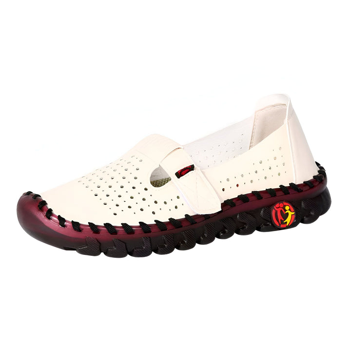 Mocassin femme en cuir blanc cassé, perforé avec semelle extérieure épaisse bordeaux et noire. Chaussure confortable et légère pour le quotidien. Style décontracté et aéré., 45286742589621,45286742622389,45286742655157,45286742687925,45286742720693,45286742753461,45286742786229,45286742818997,45286742851765,45286742884533,45286742917301,45286742950069,45286742982837,45286743015605,45286743048373,45286743081141,45286743113909,45286743146677,45286743179445,45286743212213,45286743244981,45286743277