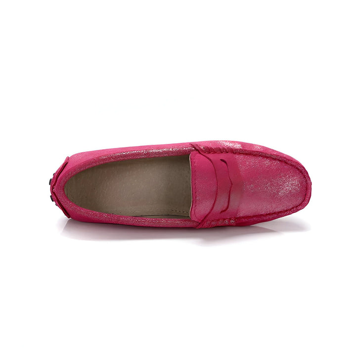 Vue du dessus d'un mocassin rose vif. Chaussure décontractée élégante pour femme. Design classique et confortable., 45287149109429,45287149142197,45287149174965,45287149207733,45287149240501,45287149273269,45287149306037,45287149338805,45287149371573,45287149404341,45287149437109,45287149469877,45287149502645,45287149535413,45287149568181,45287149600949,45287149633717,45287149666485,45287149699253,45287149732021,45287149764789,45287149797557,45287149830325,45287149863093,45287149895861,45287149928629,