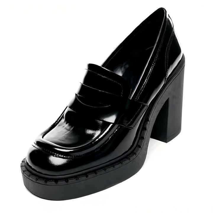 Mocassin noir verni à talon bloc haut, semelle épaisse crantée. Chaussure femme mode élégante., 45287055687861,45287055720629,45287055753397,45287055786165,45287055818933,45287055851701,45287055884469,45287055917237,45287055950005,45287055982773,45287056015541,45287056048309,45287056081077,45287056113845