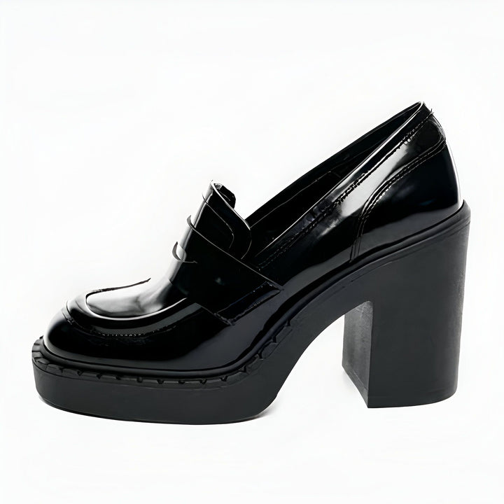 Mocassin noir verni à talon bloc pour femme. Chaussure élégante avec une semelle épaisse crantée. Mode chaussures femmes., 45287055687861,45287055720629,45287055753397,45287055786165,45287055818933,45287055851701,45287055884469,45287055917237,45287055950005,45287055982773,45287056015541,45287056048309,45287056081077,45287056113845