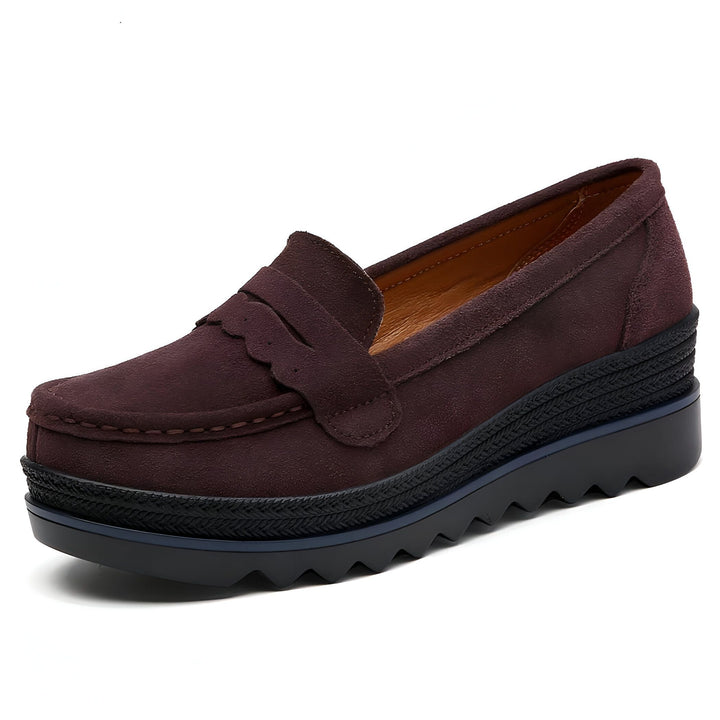 Mocassin femme marron en daim avec semelle compensée. Chaussure élégante et confortable, parfaite pour le quotidien. Détails raffinés et style intemporel., 45286944047285,45286944080053,45286944112821,45286944145589,45286944178357,45286944211125,45286944243893,45286944276661,45286944309429,45286944342197,45286944374965,45286944407733,45286944440501,45286944473269,45286944506037,45286944538805,45286944571573,45286944604341,45286944637109,45286944669877,45286944702645,45286944735413,45286944768181,4528