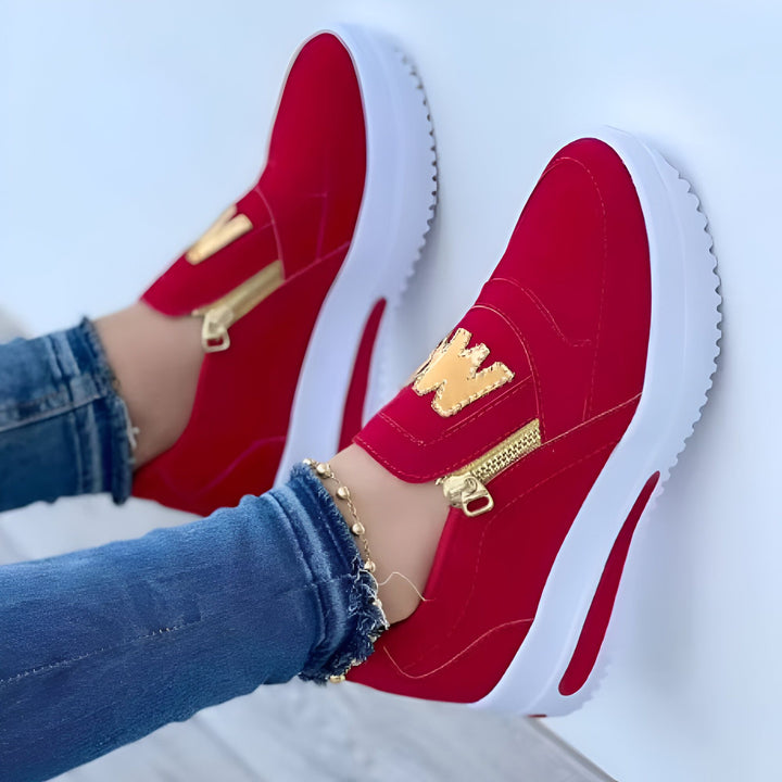 Chaussures rouges à plateforme blanche, ornement doré et fermeture éclair sur le côté. Style décontracté et tendance., 45286880313525,45286880346293,45286880379061,45286880411829,45286880444597,45286880477365,45286880510133,45286880542901,45286880575669,45286880608437,45286880641205,45286880673973,45286880706741,45286880739509,45286880772277,45286880805045,45286880837813,45286880870581,45286880903349,45286880936117,45286880968885,45286881001653,45286881034421,45286881067189,45286881099957,452868811