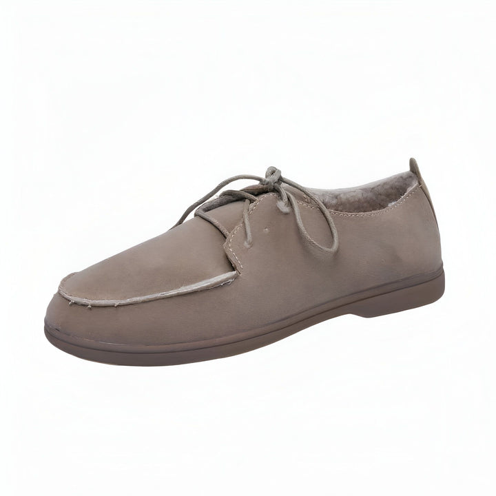 Chaussure marron en daim avec des lacets, doublure intérieure en fourrure beige, idéale pour l'hiver, confortable et élégante., 45287089832117,45287089864885,45287089897653,45287089930421,45287089963189,45287089995957,45287090028725,45287090061493,45287090094261,45287090127029,45287090159797,45287090192565,45287090225333,45287090258101,45287090290869,45287090323637,45287090356405,45287090389173,45287090421941,45287090454709,45287090487477,45287090520245,45287090553013,45287090585781,45287090618549,452