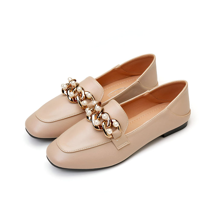 Mocassins beiges pour femmes avec chaîne dorée et perles décoratives. Chaussures élégantes et confortables, parfaites pour un look chic et décontracté. Mode féminine, chaussures tendance., 45286862880949,45286862913717,45286862946485,45286862979253,45286863012021,45286863044789,45286863077557,45286863110325,45286863143093,45286863175861,45286863208629,45286863241397,45286863274165,45286863306933,45286863339701,45286863372469,45286863405237,45286863438005