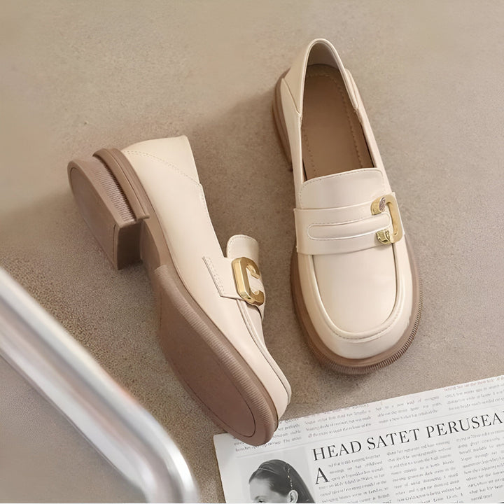 Mocassins beiges pour femmes, avec boucle dorée et semelle plateforme épaisse. Chaussures élégantes et confortables, idéales pour un look tendance., 45286718767285,45286718800053,45286718832821,45286718865589,45286718898357,45286718931125,45286718963893,45286718996661,45286719029429,45286719062197,45286719094965,45286719127733,45286719160501,45286719193269,45286719226037,45286719258805,45286719291573,45286719324341,45286719357109,45286719389877