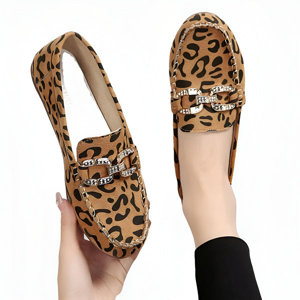 Mocassins femme léopard, avec ornements brillants. Chaussures confortables et élégantes, motif animal. Détails raffinés pour un look tendance., 45287153434805,45287153467573,45287153500341,45287153533109,45287153565877,45287153598645,45287153631413,45287153664181,45287153696949,45287153729717,45287153762485,45287153795253,45287153828021,45287153860789