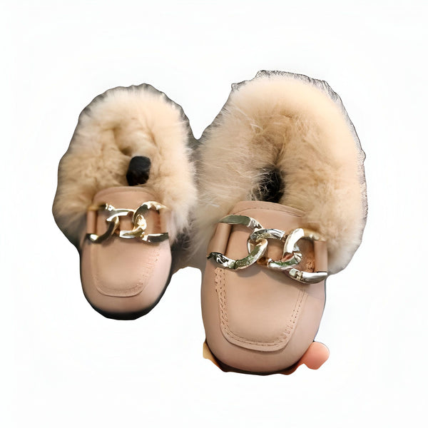 Mocassins beiges avec garniture en fausse fourrure et chaîne dorée décorative. Chaussures élégantes et confortables pour femme., 45287035338933,45287035371701,45287035404469,45287035437237,45287035470005,45287035502773,45287035535541,45287035568309,45287035601077,45287035633845,45287035666613,45287035699381,45287035732149,45287035764917,45287035797685,45287035830453,45287035863221,45287035895989,45287035928757,45287035961525,45287035994293,45287036027061,45287036059829,45287036092597,45287036125365,4