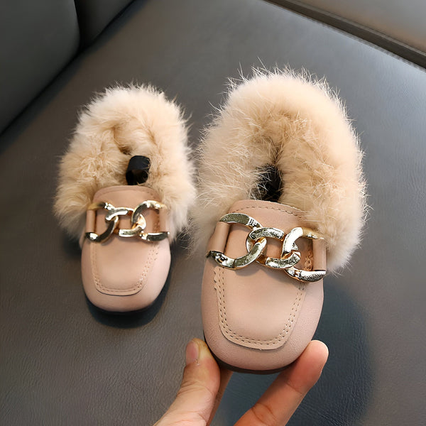 Mocassins pour enfants roses avec garniture en fausse fourrure et chaîne dorée. Chaussures élégantes pour bébés filles, idéales pour l'hiver., 45287035338933,45287035371701,45287035404469,45287035437237,45287035470005,45287035502773,45287035535541,45287035568309,45287035601077,45287035633845,45287035666613,45287035699381,45287035732149,45287035764917,45287035797685,45287035830453,45287035863221,45287035895989,45287035928757,45287035961525,45287035994293,45287036027061,45287036059829,45287036092597,