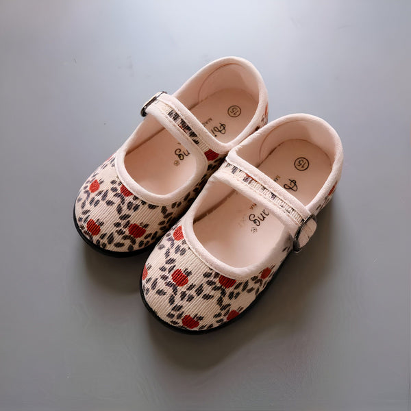 Paire d'adorables chaussures Mary Jane pour enfant, motif fleuri rouge et beige, avec une bride à boucle. Chaussures confortables et élégantes pour les petites filles., 45287044120757,45287044153525,45287044186293,45287044219061,45287044251829,45287044284597,45287044317365,45287044350133,45287044382901,45287044415669,45287044448437,45287044481205,45287044513973,45287044546741,45287044579509,45287044612277,45287044645045,45287044677813,45287044710581,45287044743349,45287044776117,45287044808885,45287044