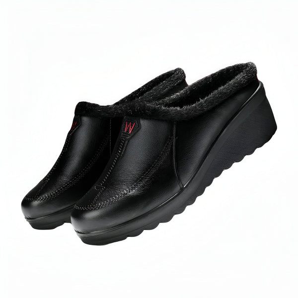 Mules d'intérieur noires avec bordure en fourrure et talon compensé, idéales pour le confort à la maison. Chaussures douillettes et élégantes pour femmes., 45286906331317,45286906364085,45286906396853,45286906429621,45286906462389,45286906495157,45286906527925,45286906560693,45286906593461,45286906626229,45286906658997,45286906691765,45286906724533,45286906757301