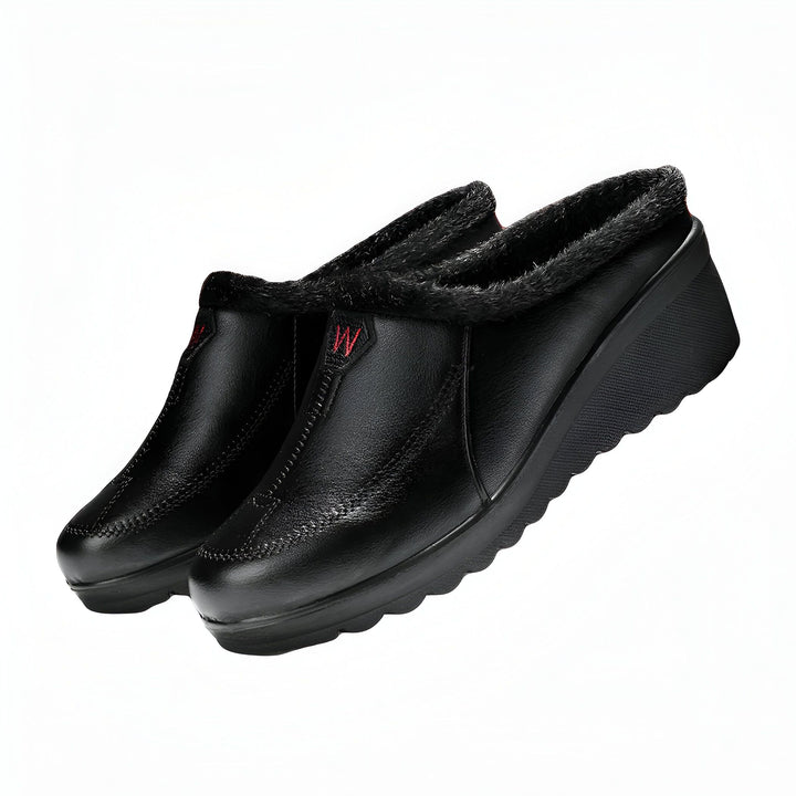 Mules d'intérieur noires avec bordure en fourrure et talon compensé, idéales pour le confort à la maison. Chaussures douillettes et élégantes pour femmes., 45286906331317,45286906364085,45286906396853,45286906429621,45286906462389,45286906495157,45286906527925,45286906560693,45286906593461,45286906626229,45286906658997,45286906691765,45286906724533,45286906757301