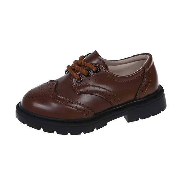 Chaussure Richelieu pour enfant en cuir marron avec lacets, semelle noire crantée et détails perforés. Style classique et élégant pour filles et garçons., 45286680232117,45286680264885,45286680297653,45286680330421,45286680363189,45286680395957,45286680428725,45286680461493,45286680494261,45286680527029,45286680559797,45286680592565,45286680625333,45286680658101,45286680690869,45286680723637,45286680756405,45286680789173,45286680821941,45286680854709,45286680887477,45286680920245
