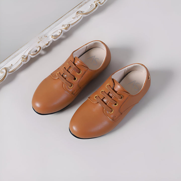 Paire de chaussures Richelieu en cuir marron clair pour enfants, avec lacets ton sur ton. Design élégant et confortable, parfait pour les occasions spéciales. Accessoire de mode pour enfant., 45286763790517,45286763823285,45286763856053,45286763888821,45286763921589,45286763954357,45286763987125,45286764019893,45286764052661,45286764085429,45286764118197,45286764150965,45286764183733,45286764216501,45286764249269,45286764282037,45286764314805,45286764347573,45286764380341,45286764413109,45286764445877,