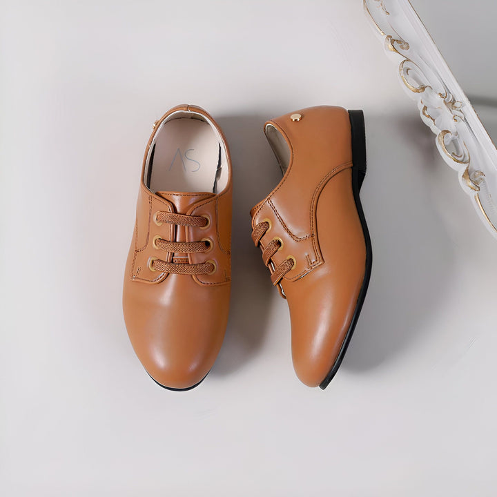 Deux chaussures Richelieu en cuir marron clair pour enfant, avec lacets et finitions soignées. Style élégant et classique, idéales pour les occasions spéciales., 45286763790517,45286763823285,45286763856053,45286763888821,45286763921589,45286763954357,45286763987125,45286764019893,45286764052661,45286764085429,45286764118197,45286764150965,45286764183733,45286764216501,45286764249269,45286764282037,45286764314805,45286764347573,45286764380341,45286764413109,45286764445877,45286764478645,4528676451141