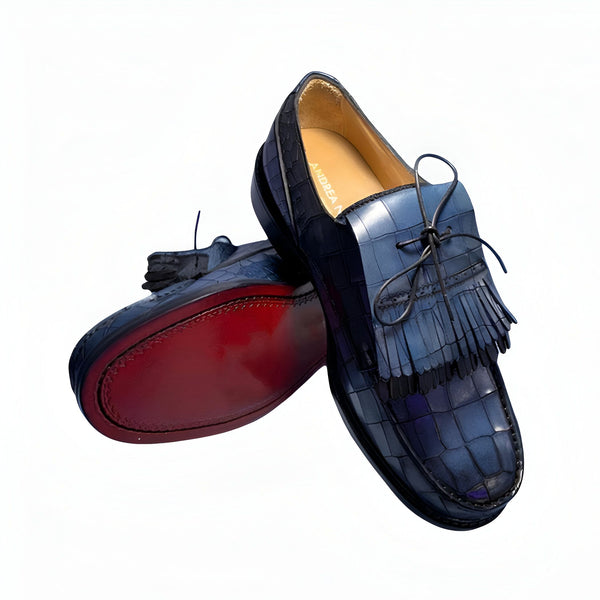 Image de deux chaussures à glands en cuir bleu avec semelles rouges., 45286844170421,45286844203189,45286844235957,45286844268725,45286844301493,45286844334261,45286844367029,45286844399797,45286844432565,45286844465333,45286844498101,45286844530869,45286844563637,45286844596405,45286844629173,45286844661941