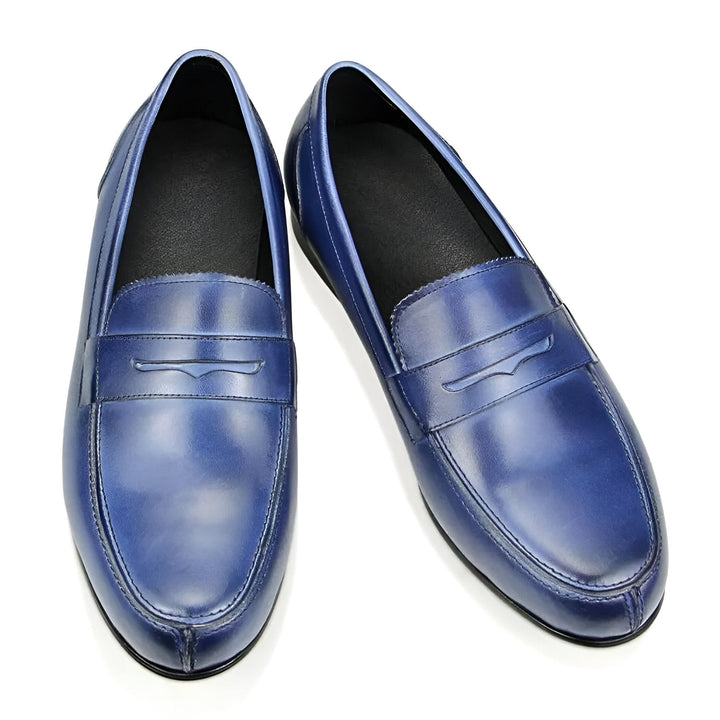 Mocassins bleus élégants pour homme. Chaussures en cuir tendance et confortables, parfaites pour un look décontracté ou professionnel. Détail raffiné et couleur vive., 45286717391029,45286717423797,45286717456565,45286717489333,45286717522101,45286717554869,45286717587637,45286717620405