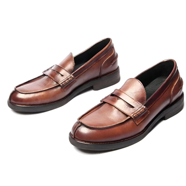 Paire de mocassins pour hommes en cuir marron, style classique avec une bride sur le dessus. Chaussures élégantes et confortables., 45286725419189,45286725451957,45286725484725,45286725517493,45286725550261,45286725583029,45286725615797,45286725648565,45286725681333,45286725714101,45286725746869,45286725779637,45286725812405,45286725845173