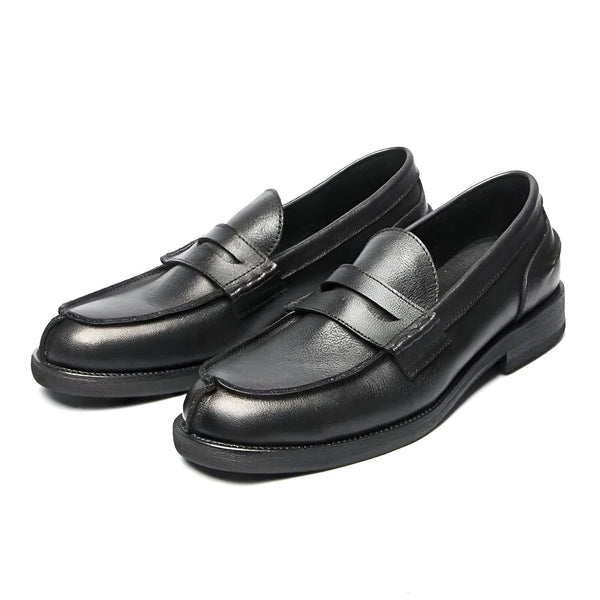 Mocassins classiques en cuir noir pour hommes, style penny loafers élégant et intemporel. Chaussures habillées pour un look soigné., 45286725419189,45286725451957,45286725484725,45286725517493,45286725550261,45286725583029,45286725615797,45286725648565,45286725681333,45286725714101,45286725746869,45286725779637,45286725812405,45286725845173