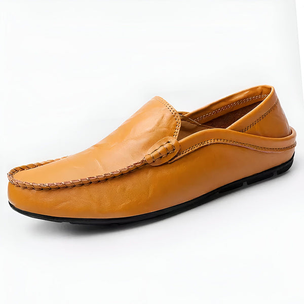 Mocassin pour homme en cuir couleur camel sur fond blanc. Chaussure élégante et confortable pour le quotidien., 45287148028085,45287148060853,45287148093621,45287148126389,45287148159157,45287148191925,45287148224693,45287148257461,45287148290229,45287148322997,45287148355765,45287148388533,45287148421301,45287148454069,45287148486837,45287148519605,45287148552373,45287148585141,45287148617909,45287148650677,45287148683445,45287148716213,45287148748981,45287148781749,45287148814517,45287148847285,452871