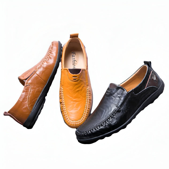 Trois mocassins en cuir pour hommes. Un mocassin marron clair, un mocassin orange, et un mocassin noir sont disposés sur un fond blanc. Chaussures confortables et élégantes., 45286896206005,45286896238773,45286896271541,45286896304309,45286896337077,45286896369845,45286896402613,45286896435381,45286896468149,45286896500917,45286896533685,45286896566453,45286896599221,45286896631989,45286896664757,45286896697525,45286896730293,45286896763061,45286896795829,45286896828597,45286896861365,45286896894133,45