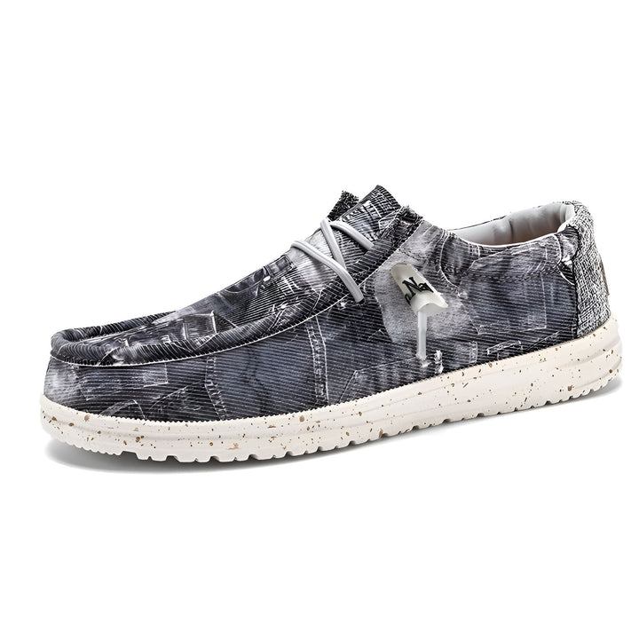 Chaussure décontractée en toile gris et blanc à lacets, avec motif abstrait. Semelle mouchetée blanche. Style décontracté et confortable., 45286670532789,45286670565557,45286670598325,45286670631093,45286670663861,45286670696629,45286670729397,45286670762165,45286670794933,45286670827701,45286670860469,45286670893237,45286670926005,45286670958773,45286670991541,45286671024309,45286671057077,45286671089845,45286671122613,45286671155381,45286671188149,45286671220917,45286671253685,45286671286453,45286