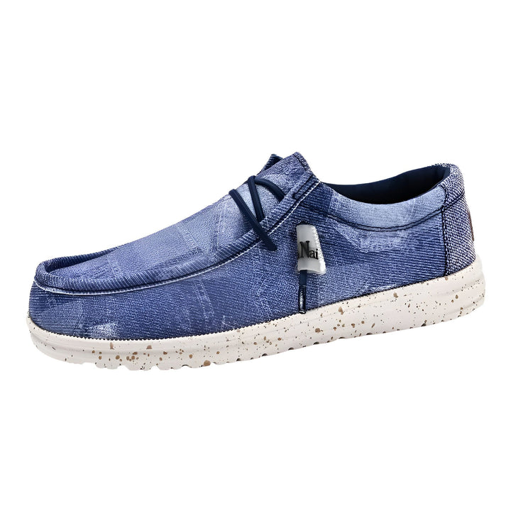 Mocassin décontracté en denim bleu pour homme, avec semelle blanche mouchetée. Chaussure confortable et tendance pour le quotidien., 45286670532789,45286670565557,45286670598325,45286670631093,45286670663861,45286670696629,45286670729397,45286670762165,45286670794933,45286670827701,45286670860469,45286670893237,45286670926005,45286670958773,45286670991541,45286671024309,45286671057077,45286671089845,45286671122613,45286671155381,45286671188149,45286671220917,45286671253685,45286671286453,45286671319221