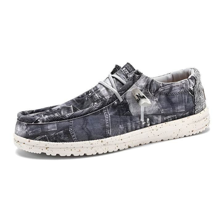 Mocassin décontracté pour homme avec motif imprimé en noir et blanc. Semelle blanche mouchetée. Fermeture à lacets gris clairs. Style décontracté et confortable., 45286670532789,45286670565557,45286670598325,45286670631093,45286670663861,45286670696629,45286670729397,45286670762165,45286670794933,45286670827701,45286670860469,45286670893237,45286670926005,45286670958773,45286670991541,45286671024309,45286671057077,45286671089845,45286671122613,45286671155381,45286671188149,45286671220917,4528667125