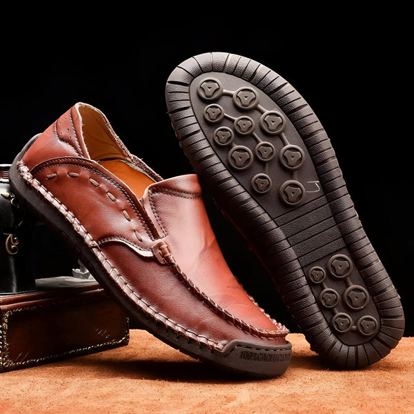 Mocassins en cuir marron pour hommes. Chaussures décontractées confortables avec semelles antidérapantes en caoutchouc. Style classique et élégant, parfait pour toutes les occasions., 45286710182069,45286710214837,45286710247605,45286710280373,45286710313141,45286710345909,45286710378677,45286710411445,45286710444213,45286710476981,45286710509749,45286710542517,45286710575285,45286710608053,45286710640821,45286710673589,45286710706357,45286710739125,45286710771893,45286710837429,45286710870197,452867