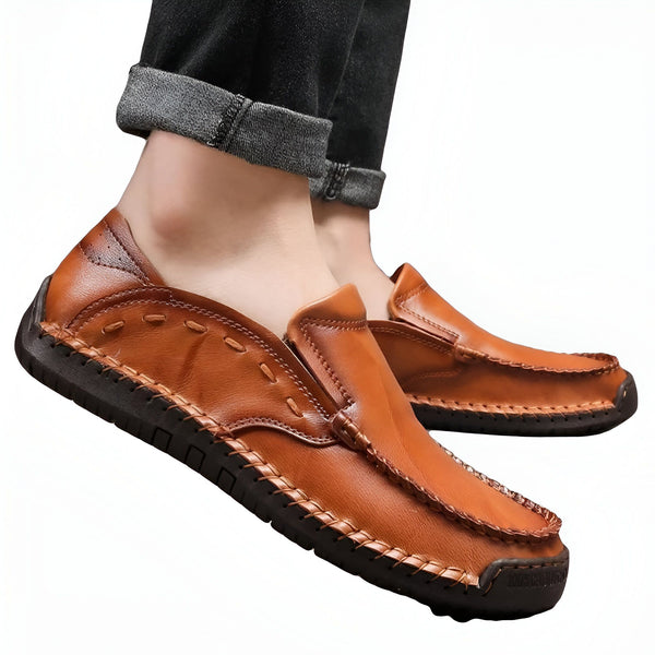 Mocassins en cuir marron pour hommes, style décontracté avec jean retroussé. Chaussures confortables et élégantes., 45286710182069,45286710214837,45286710247605,45286710280373,45286710313141,45286710345909,45286710378677,45286710411445,45286710444213,45286710476981,45286710509749,45286710542517,45286710575285,45286710608053,45286710640821,45286710673589,45286710706357,45286710739125,45286710771893,45286710837429,45286710870197,45286710902965,45286710935733,45286710968501,45286711001269,45286711034037