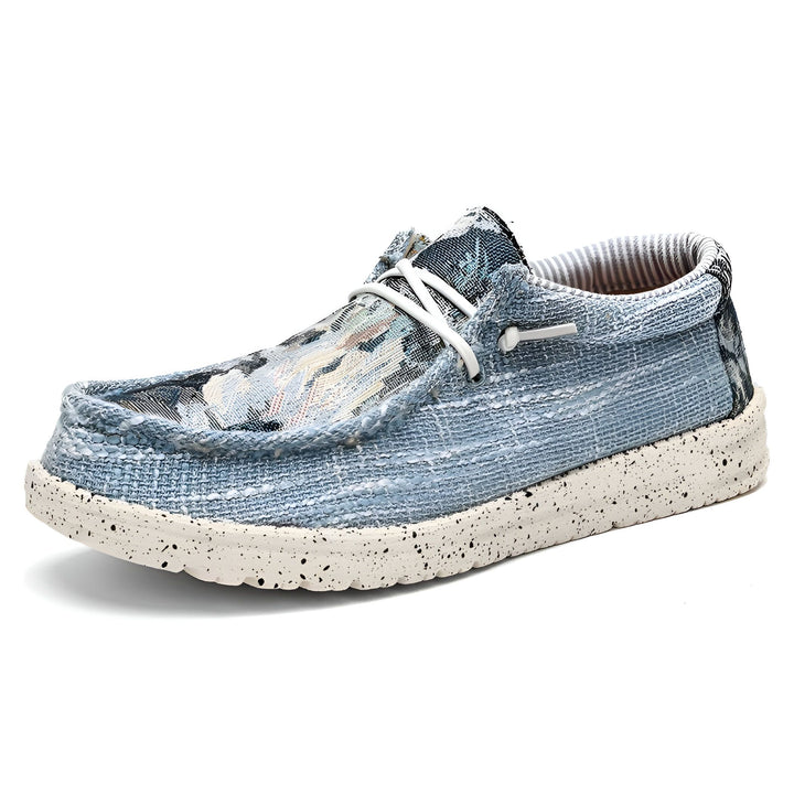 Mocassin décontracté bleu en tissu avec motif floral sur le dessus, lacets blancs et semelle mouchetée. Chaussure confortable et tendance pour homme ou femme., 45286666371253,45286666404021,45286666436789,45286666469557,45286666502325,45286666535093,45286666567861,45286666600629,45286666633397,45286666666165,45286666698933,45286666731701,45286666764469,45286666797237,45286666830005,45286666862773,45286666895541,45286666928309,45286666961077,45286666993845,45286667026613,45286667059381,45286667092149,45