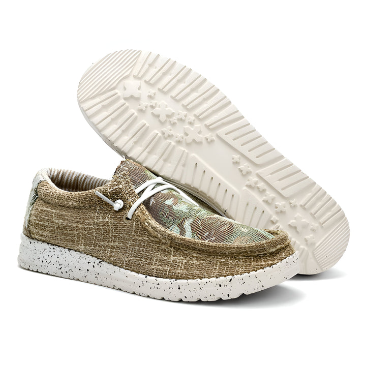 Chaussure décontractée marron et camouflage, avec semelle blanche. La semelle de la chaussure est visible à l'arrière-plan., 45286666371253,45286666404021,45286666436789,45286666469557,45286666502325,45286666535093,45286666567861,45286666600629,45286666633397,45286666666165,45286666698933,45286666731701,45286666764469,45286666797237,45286666830005,45286666862773,45286666895541,45286666928309,45286666961077,45286666993845,45286667026613,45286667059381,45286667092149,45286667124917,45286667157685,452866