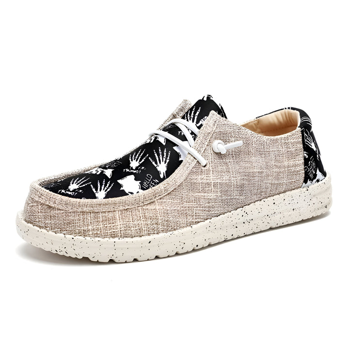 Mocassin décontracté beige et noir à motif mains squelettiques d'Halloween. Semelle blanche mouchetée. Lacets blancs. Chaussure confortable et tendance pour célébrer Halloween., 45286666371253,45286666404021,45286666436789,45286666469557,45286666502325,45286666535093,45286666567861,45286666600629,45286666633397,45286666666165,45286666698933,45286666731701,45286666764469,45286666797237,45286666830005,45286666862773,45286666895541,45286666928309,45286666961077,45286666993845,45286667026613,45286667059