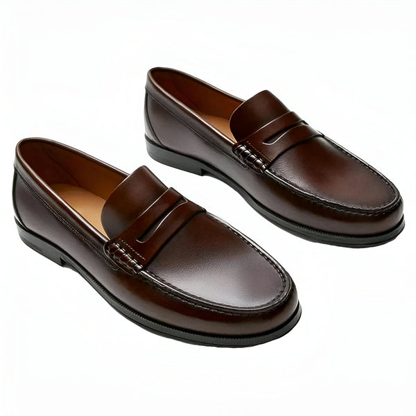 Paire de mocassins en cuir marron pour hommes. Chaussures classiques et élégantes, parfaites pour une tenue décontractée ou formelle., 45286716211381,45286716244149,45286716276917,45286716309685,45286716342453,45286716375221,45286716407989,45286716440757,45286716473525,45286716506293,45286716539061,45286716571829,45286716604597,45286716637365,45286716670133,45286716702901