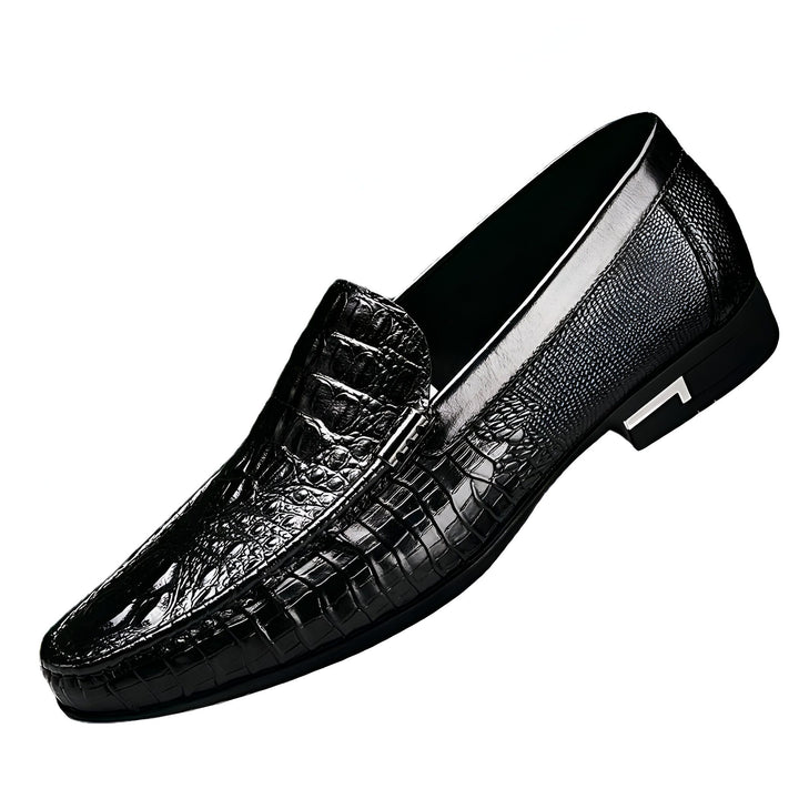 Mocassin noir en cuir texturé façon crocodile, chaussure élégante pour homme. Design classique et sophistiqué., 45287143866549,45287143899317,45287143932085,45287143964853,45287143997621,45287144030389,45287144063157,45287144095925,45287144128693,45287144161461,45287144194229,45287144226997,45287144259765,45287144292533