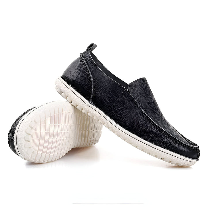 Mocassins en cuir noir pour hommes. Chaussures décontractées à enfiler avec semelles blanches. Style élégant et confortable., 45287128170677,45287128203445,45287128236213,45287128268981,45287128301749,45287128334517,45287128367285,45287128400053,45287128432821,45287128465589,45287128498357,45287128531125,45287128563893,45287128596661,45287128629429,45287128662197,45287128694965,45287128727733,45287128760501,45287128793269,45287128826037