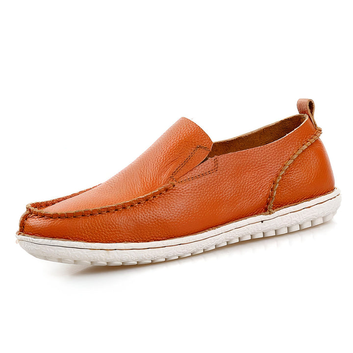Mocassin homme en cuir orange avec semelle blanche. Chaussure décontractée pour homme, style slip-on confortable. Détails de couture apparente., 45287128170677,45287128203445,45287128236213,45287128268981,45287128301749,45287128334517,45287128367285,45287128400053,45287128432821,45287128465589,45287128498357,45287128531125,45287128563893,45287128596661,45287128629429,45287128662197,45287128694965,45287128727733,45287128760501,45287128793269,45287128826037