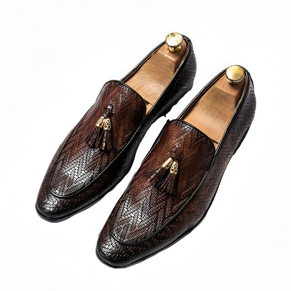 Mocassins pour hommes en cuir marron avec glands et tendeurs de chaussures en bois. Chaussures élégantes pour un look sophistiqué., 45286928122037,45286928154805,45286928187573,45286928220341,45286928253109,45286928285877,45286928318645,45286928351413,45286928384181,45286928416949,45286928449717,45286928482485,45286928515253,45286928548021