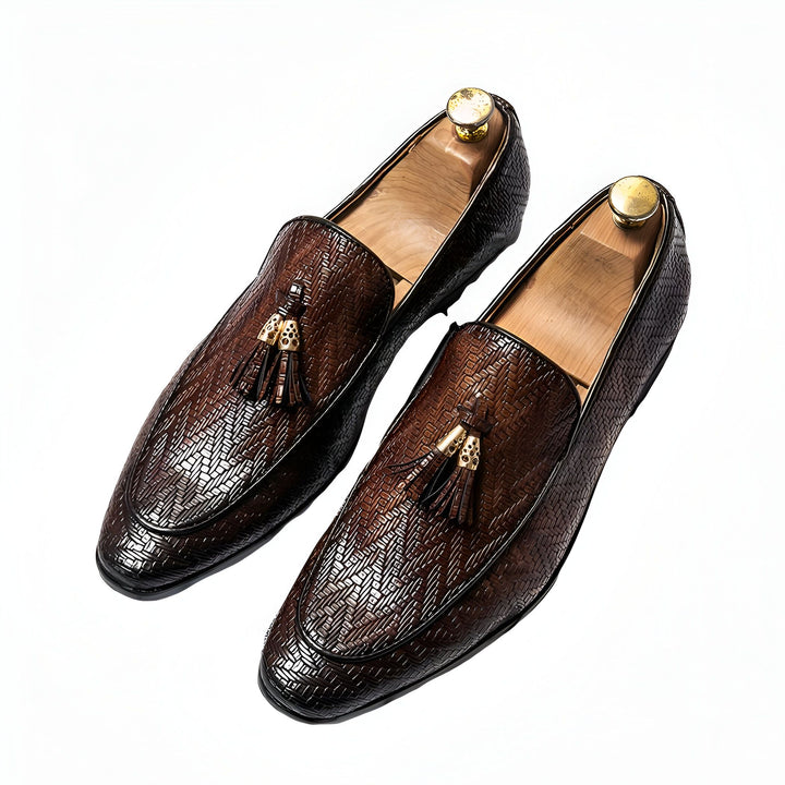 Mocassins pour hommes en cuir marron avec glands et tendeurs de chaussures en bois. Chaussures élégantes pour un look sophistiqué., 45286928122037,45286928154805,45286928187573,45286928220341,45286928253109,45286928285877,45286928318645,45286928351413,45286928384181,45286928416949,45286928449717,45286928482485,45286928515253,45286928548021