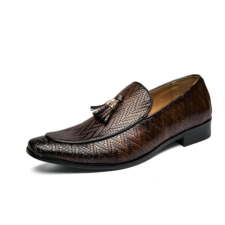 Mocassin marron en cuir tressé avec glands décoratifs, chaussure élégante pour homme, style classique et raffiné., 45286928122037,45286928154805,45286928187573,45286928220341,45286928253109,45286928285877,45286928318645,45286928351413,45286928384181,45286928416949,45286928449717,45286928482485,45286928515253,45286928548021