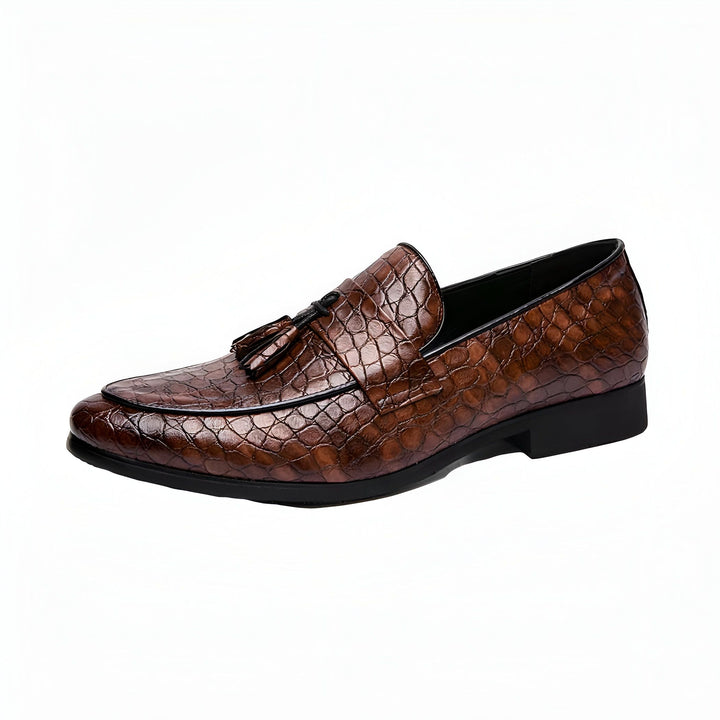 Mocassin homme marron en cuir imprimé peau de serpent avec gland décoratif. Chaussure élégante pour homme., 45286923894965,45286923927733,45286923960501,45286923993269,45286924026037,45286924058805,45286924091573,45286924124341,45286924157109,45286924189877,45286924222645,45286924255413,45286924288181,45286924320949,45286924353717,45286924386485,45286924419253,45286924452021,45286924484789,45286924517557,45286924550325,45286924583093,45286924615861,45286924648629,45286924681397,45286924714165,45286924