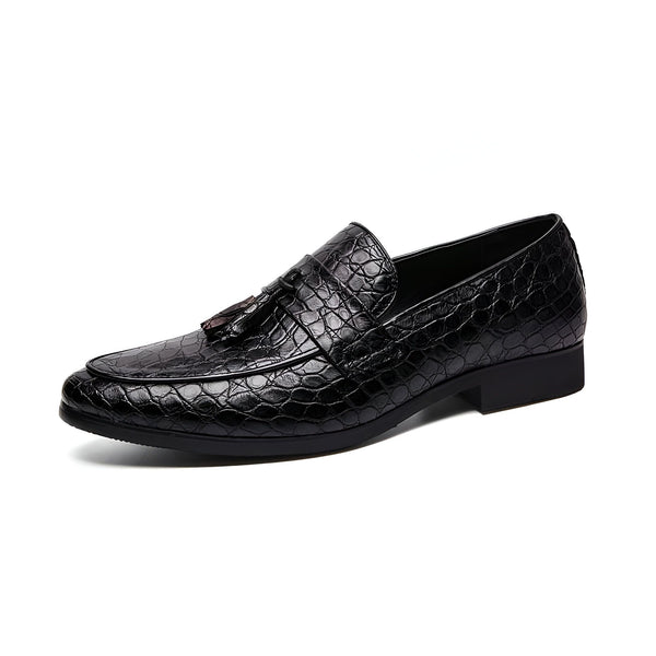 Mocassin noir en cuir verni avec motif crocodile et glands. Chaussure élégante pour homme., 45286923894965,45286923927733,45286923960501,45286923993269,45286924026037,45286924058805,45286924091573,45286924124341,45286924157109,45286924189877,45286924222645,45286924255413,45286924288181,45286924320949,45286924353717,45286924386485,45286924419253,45286924452021,45286924484789,45286924517557,45286924550325,45286924583093,45286924615861,45286924648629,45286924681397,45286924714165,45286924746933,45286924779