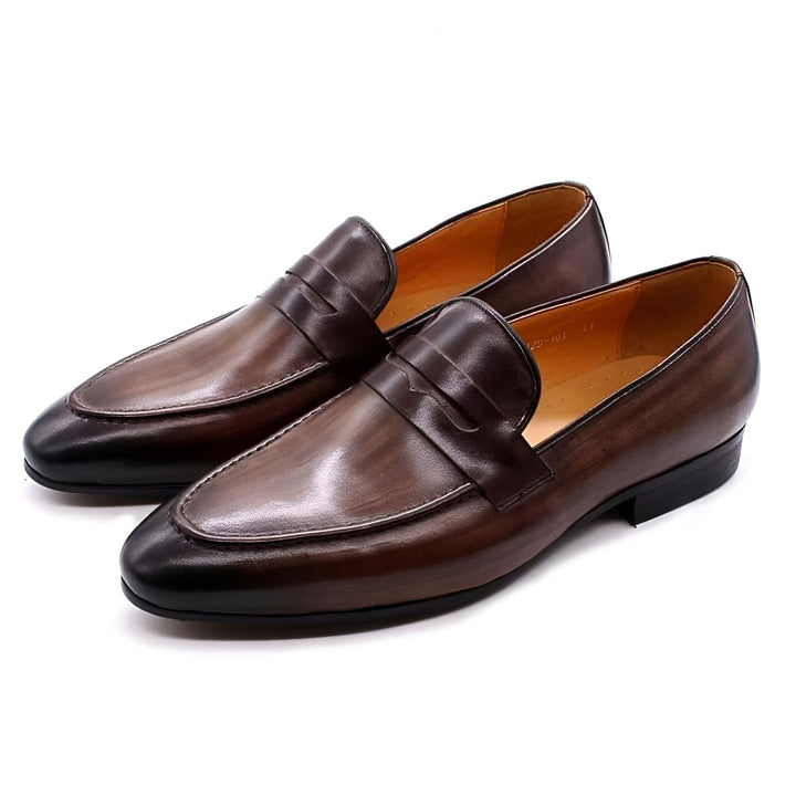 Mocassins homme en cuir marron, chaussures élégantes avec une finition brillante et un design classique. Chaussures de ville parfaites pour un look raffiné., 45286715850933,45286715883701,45286715916469,45286715949237,45286715982005,45286716014773,45286716047541,45286716080309,45286716113077,45286716145845
